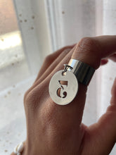 Charger l&#39;image dans la galerie, Bague breloque argenté numéro 3
